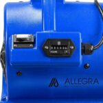 Nahaufnahme einer blauen Industriemaschine mit eingebauter Betriebsstundenanzeige und Allegra-Logo mit dem Text "die trockene Lösung" unten rechts. Das schwarze Stromkabel ist an das Gerät angeschlossen.